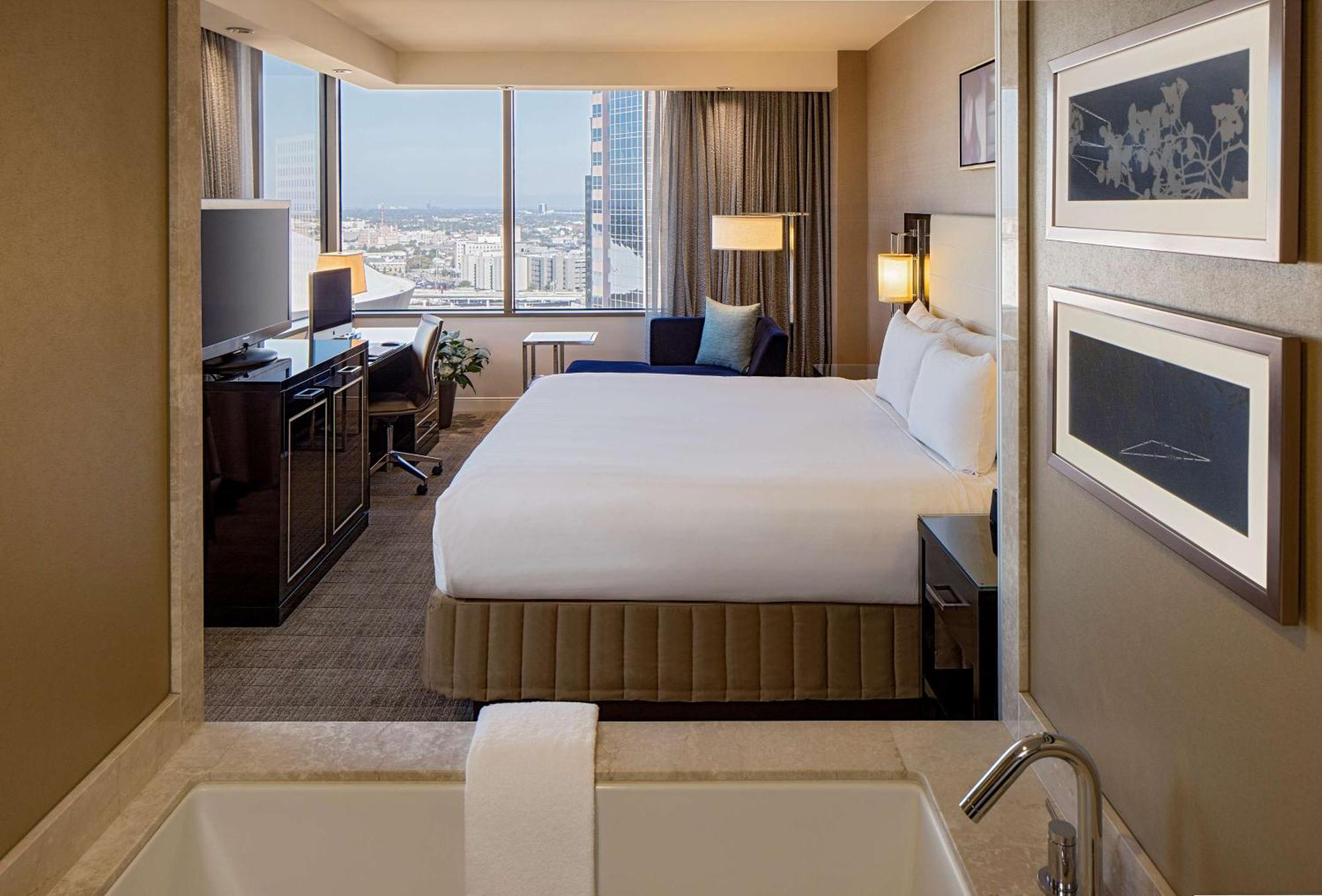 hyatt-regency-new-orleans-book-your-stay-in-advance-and-save-on-great